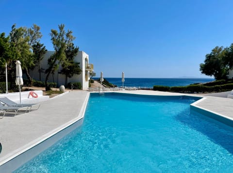 Pool view, Sea view, Swimming pool, sunbed