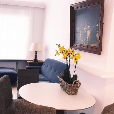 DomCity Apt Near Amsterdam Bikes Included One mile to City Centre Apartment in Utrecht