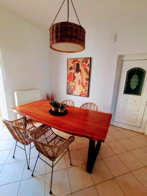 Dining area, kitchen