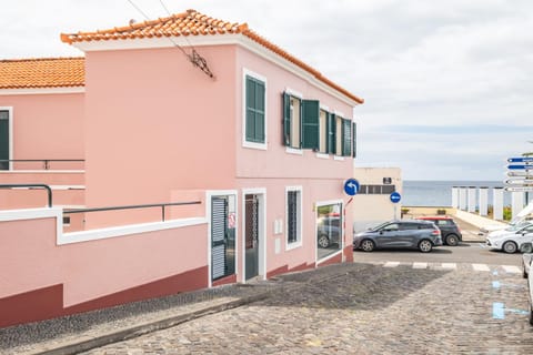 Property building, Street view, Location