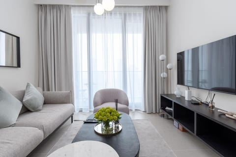 Communal lounge/ TV room, TV and multimedia, Living room, Seating area, Evening entertainment