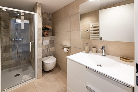 Shower, Toilet, Bathroom, towels, VIP, air conditioner