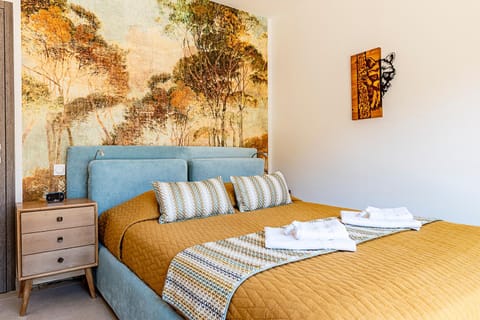 Bed, Photo of the whole room, Decorative detail, Bedroom, heating, internet, towels, air conditioner