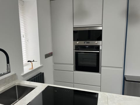 Cottage-Sleeps 5-Parking-Near Beach-Fireplace House in Buncrana