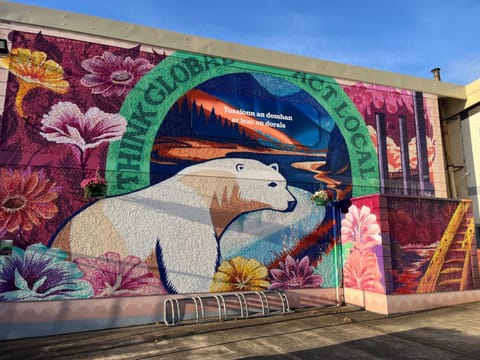 Cottage-Sleeps 5-Parking-Near Beach-Fireplace House in Buncrana