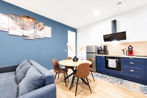 Kitchen or kitchenette, Living room, Dining area