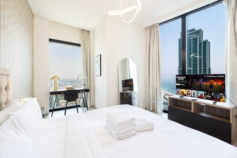 Bed, Natural landscape, TV and multimedia, Bedroom, City view
