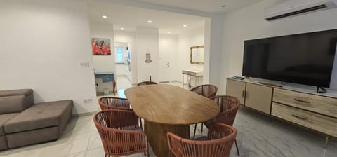 TV and multimedia, Dining area