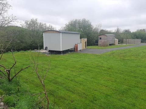 Anglesey new modern shepherds hut with spa hot tub House in Wales