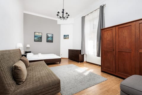 Bed, Photo of the whole room, Decorative detail, Seating area, Bedroom, towels, wardrobe