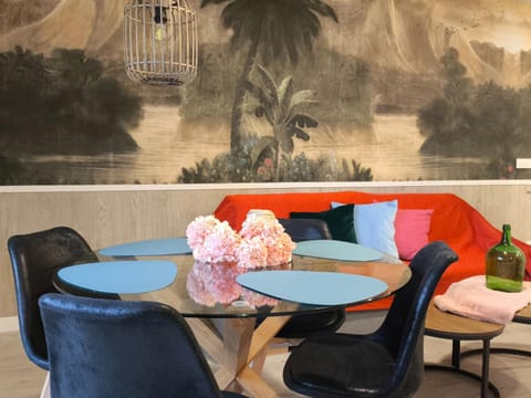 Living room, Dining area