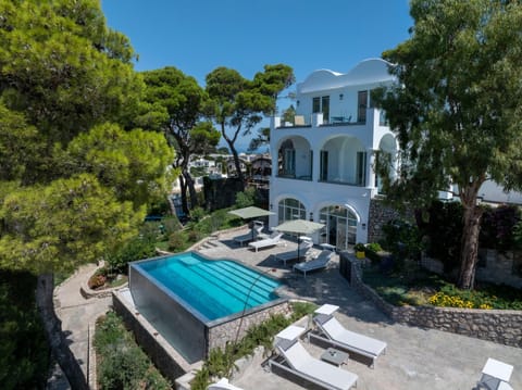 Property building, Natural landscape, Garden, Garden view, Pool view, Swimming pool, sunbed
