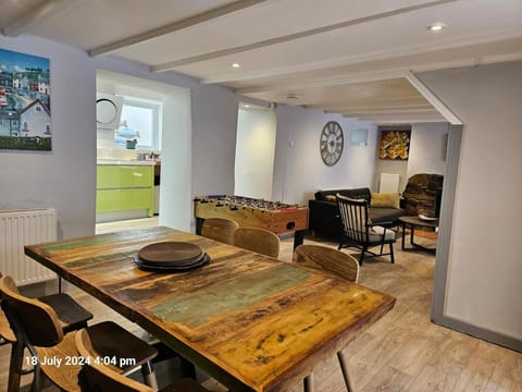 Seating area, Dining area