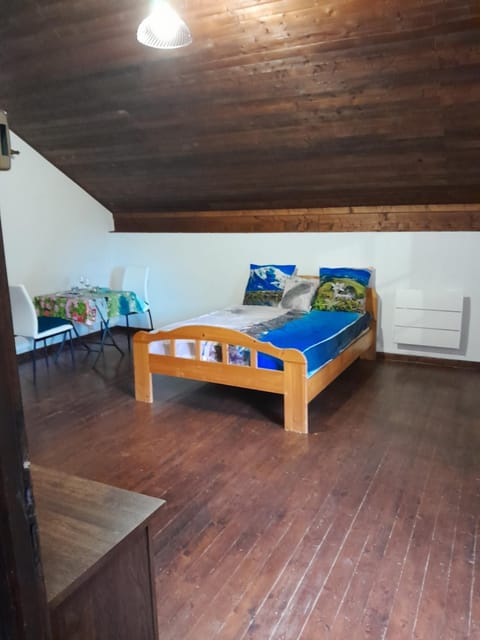 Proche de Genève et des stations de ski Ménage fait par le client-Very good prices but you have to cl-ean t-he room Country House in Haute-Savoie