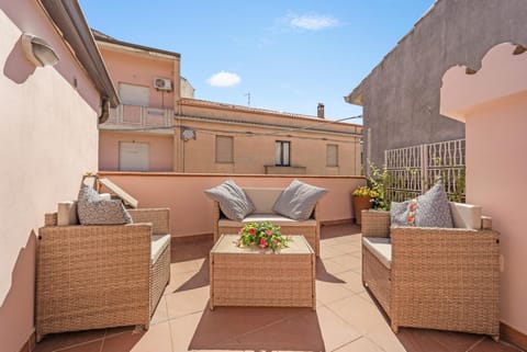 Property building, Balcony/Terrace, Living room