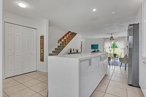 Spacious Townhome 5 Mins Walk to Beach House in Cocoa Beach