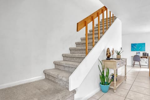 Spacious Townhome 5 Mins Walk to Beach House in Cocoa Beach