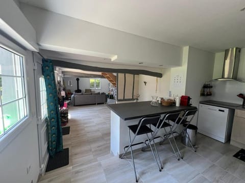 Charme d'antan confort moderne - maison familial avec jardin clos - Côte d'Albâtre Bed and Breakfast in Normandy