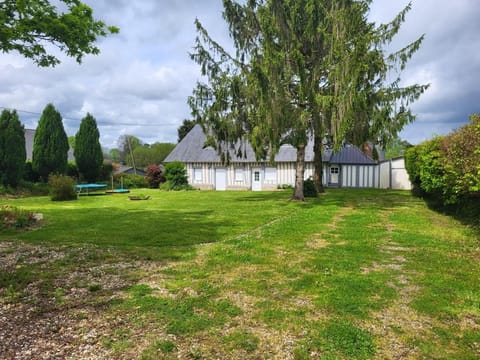 Charme d'antan confort moderne - maison familial avec jardin clos - Côte d'Albâtre Bed and Breakfast in Normandy