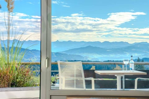 Balcony/Terrace, Mountain view