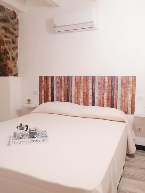 Bedroom, air conditioner