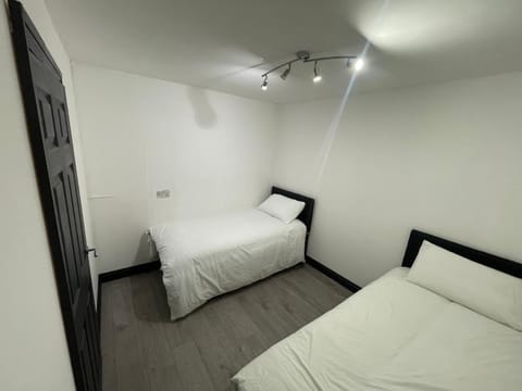 Four Bedrooms and Two Bathrooms up to Nine People Vacation rental in Birmingham