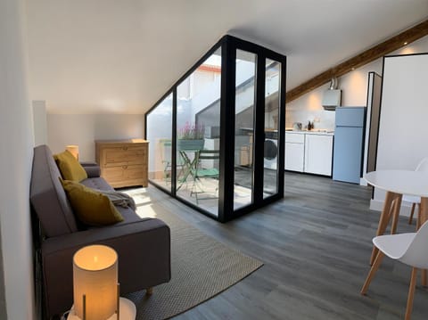 Kitchen or kitchenette, Living room