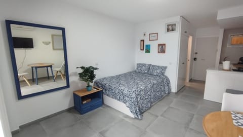 Bed, TV and multimedia, Living room, Bedroom