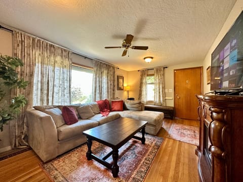 Communal lounge/ TV room, TV and multimedia, View (from property/room), Living room