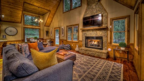 Whiskey Blue House in Mineral Bluff