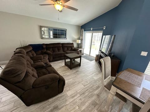 Fully Updated Holiday Villa Southern Dunes South Facing Pool House in Haines City