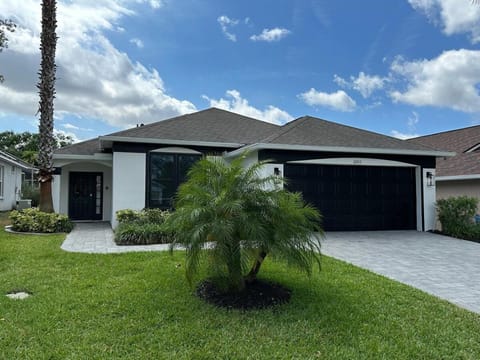 Fully Updated Holiday Villa Southern Dunes South Facing Pool House in Haines City