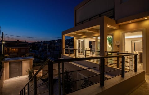Property building, Patio, Balcony/Terrace
