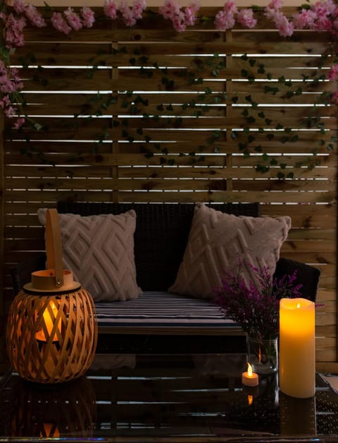 Patio, Night, Decorative detail