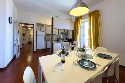 6 posti - Fronte Mare Parcheggio Privato AC Wifi by WeHostYou Apartment in Civitanova Marche