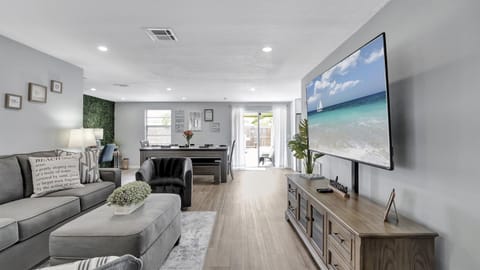 3BR Oasis Sleeps 11 Heated Pool Ping Pong! House in Dunedin