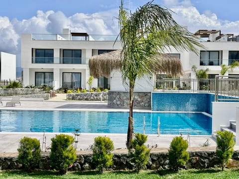 Property building, Garden, Garden view, Pool view, Swimming pool, sunbed
