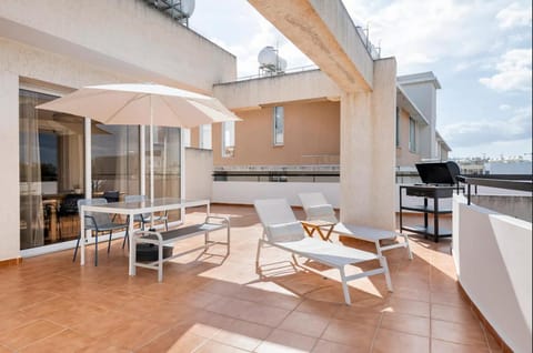 View (from property/room), Balcony/Terrace, sunbed