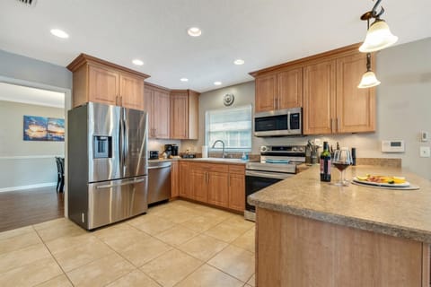 Exquisite Retreat with Heated Pool for 14 Guests, Pool Table Paradise! House in Brandon