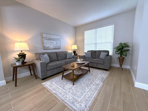 Plenty of Sunshine Southern Dunes Pool Home House in Haines City