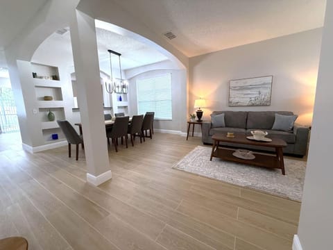 Plenty of Sunshine Southern Dunes Pool Home House in Haines City