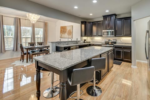 Fenced Yard and Patio! 2,400-Sq-Ft Chesapeake Home House in Chesapeake