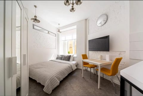 Bed, TV and multimedia, Living room, Photo of the whole room, Bedroom
