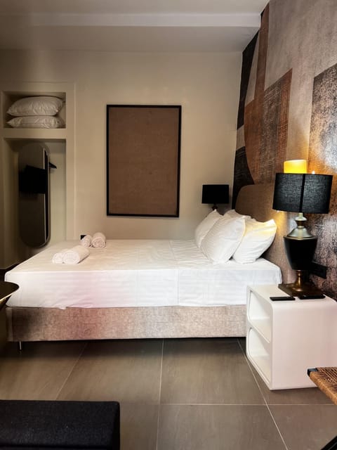 Bed, Bedroom, towels