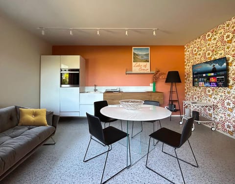 TV and multimedia, Kitchen or kitchenette, Living room, Dining area