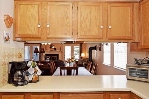 By the River - On The River - WiFi - Cable - Washer - Dryer - Wood Burning Fireplace - Covered Back Deck House in Red River