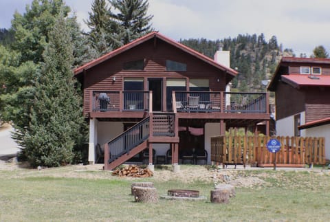 Caribel Trail Lodge - Hot Tub - Grill - Satellite - WiFi - Washer - Dryer - Garage Access House in Red River