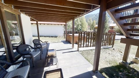 Caribel Trail Lodge - Hot Tub - Grill - Satellite - WiFi - Washer - Dryer - Garage Access House in Red River