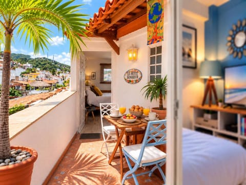 Patio, Bed, View (from property/room), Balcony/Terrace, Photo of the whole room, Seating area, Dining area, Bedroom