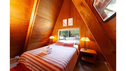 Bed, Day, View (from property/room), Bedroom, furniture, towels